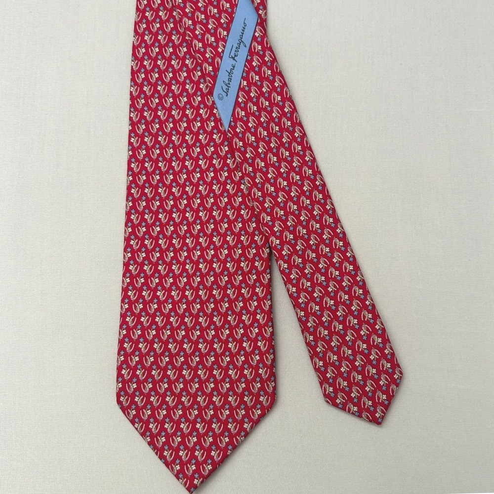 Salvatore Ferragamo Silk Tie Mens Red Horseshoe Floral Made in Italy 60x3" - Picture 2 of 7